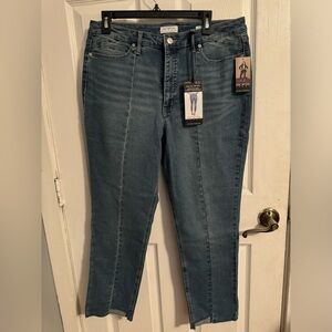 NWT Sofia Vergara Curvy Jeans